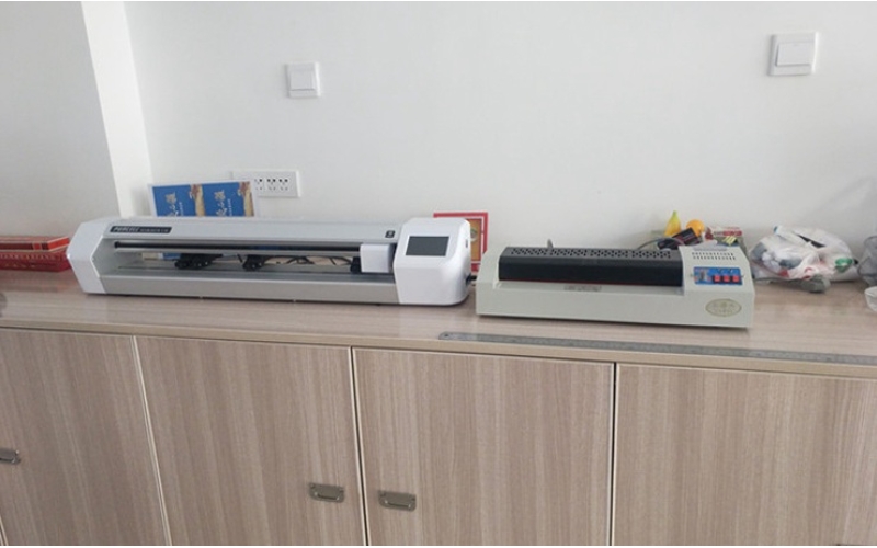 銅版紙模切機(jī)、即時(shí)貼雕刻機(jī)