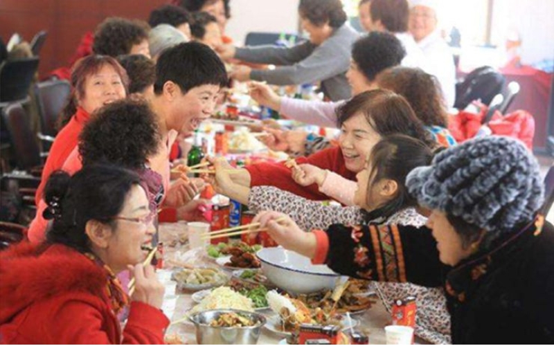 敦煌社區(qū)舉辦“左鄰右舍話端午，鄰里一家親”端午節(jié)活動(dòng)暨第十三屆百家宴活動(dòng)